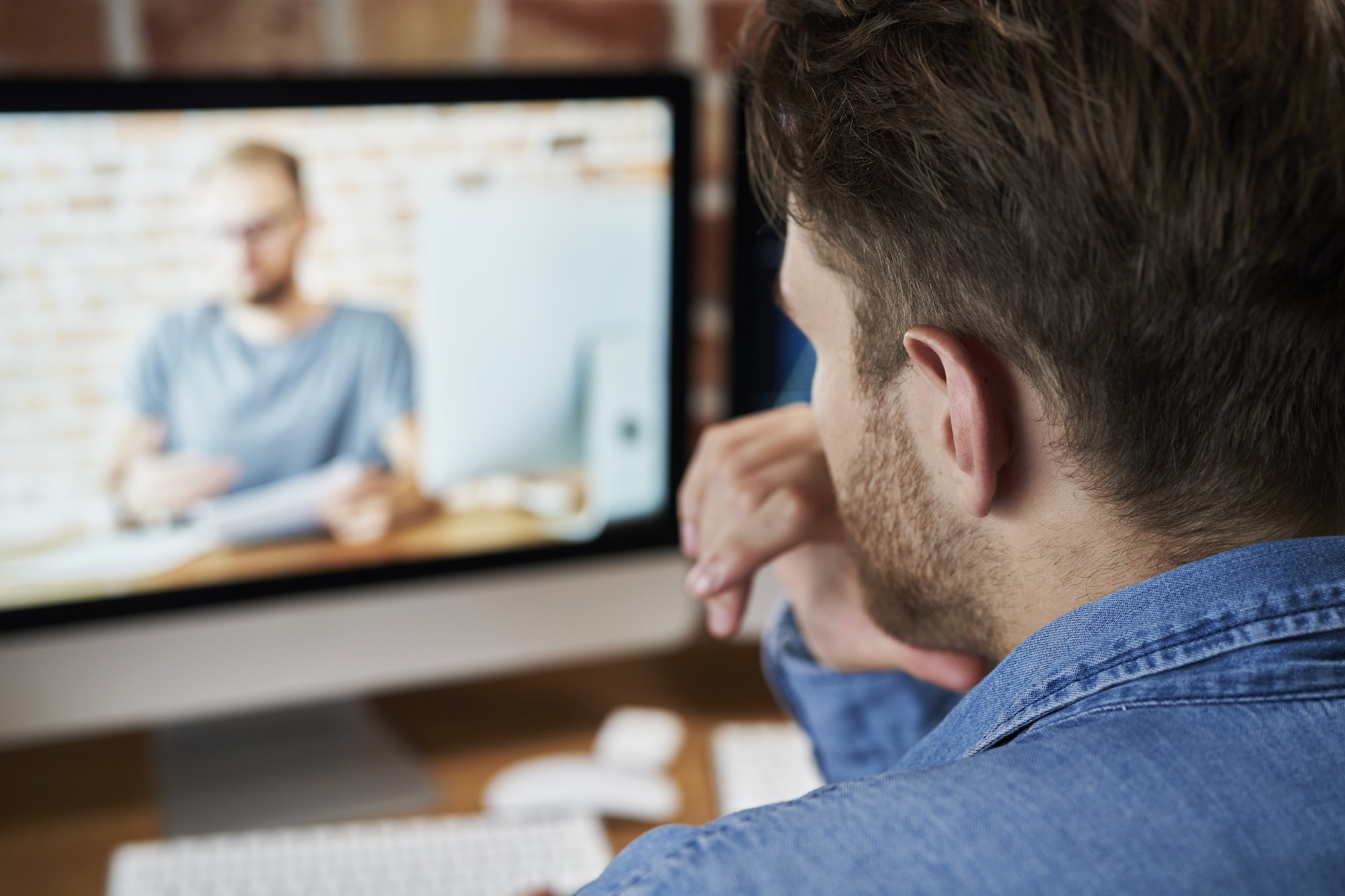 Taking an online management course